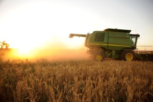 Беларусь увеличивает субсидирование покупки сельхозтехники для казахстанцев
